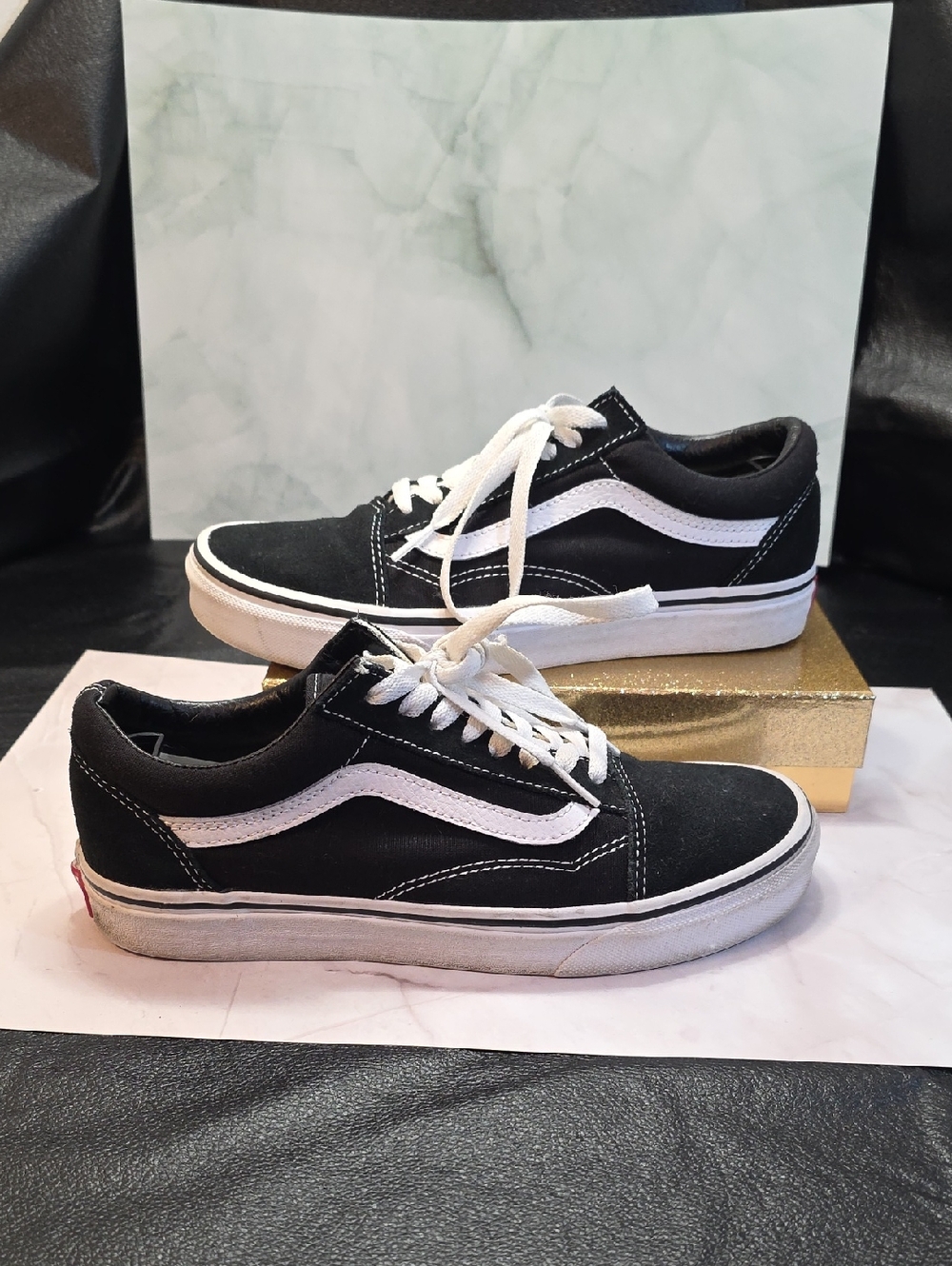 Vans Old Skool Low-Top Sneakers in Black and White Mens Sz. 6.5, Wmns 8